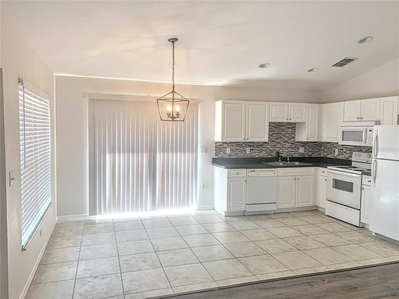 5440 Kensington St - Photo 3 of 9