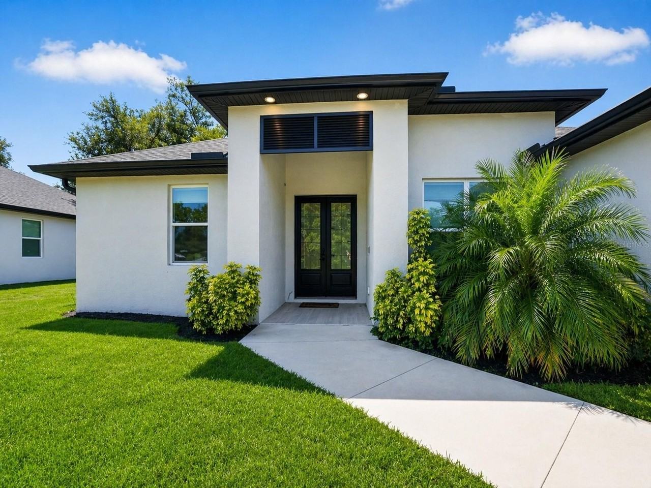 3090 Quarter St - Photo 4 of 45