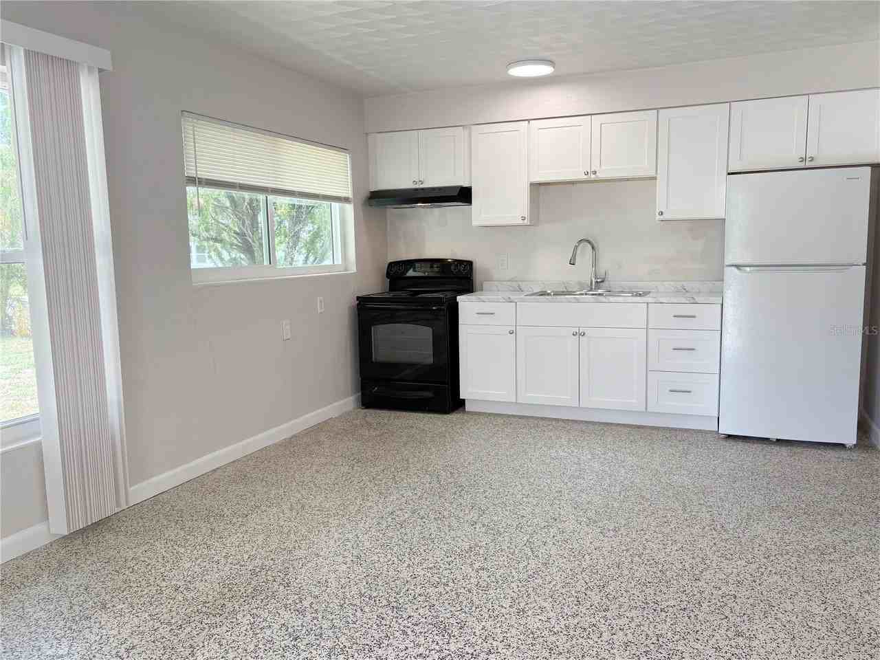 219 21st St E #B - Photo 5 of 13