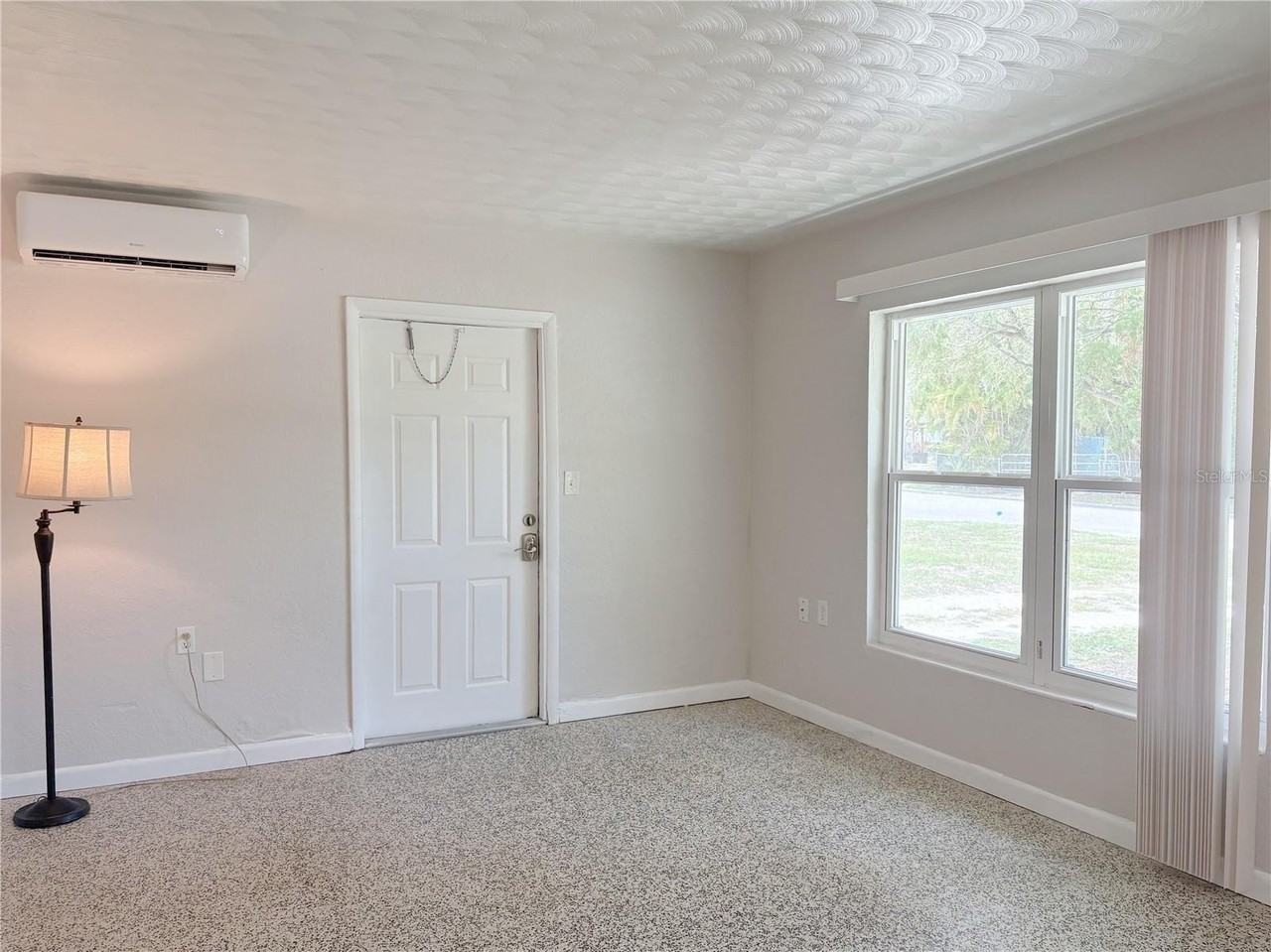 219 21st St E #B - Photo 7 of 13