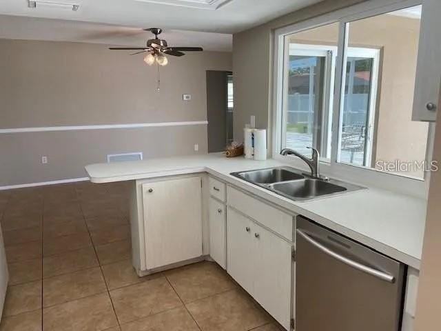 3654 Pin Oaks St - Photo 5 of 29