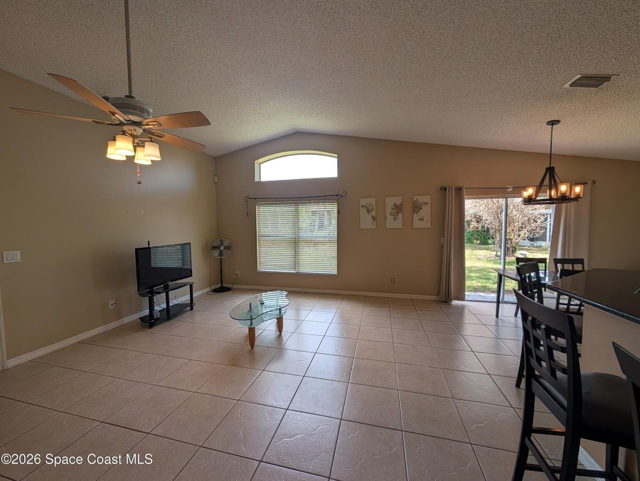 880 Villa Dr - Photo 3 of 15