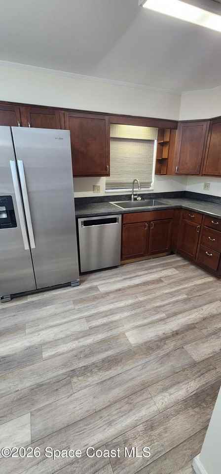 570 Capri Rd - Photo 6 of 27