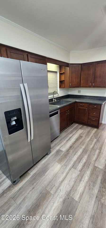 570 Capri Rd - Photo 7 of 27