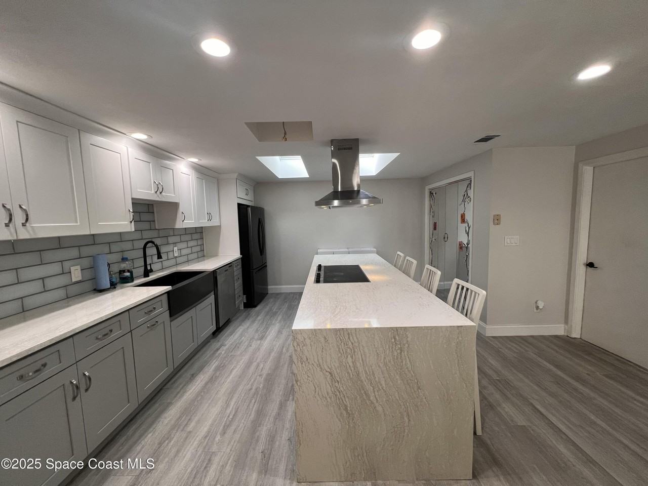 377 Myrtlewood Rd - Photo 4 of 12