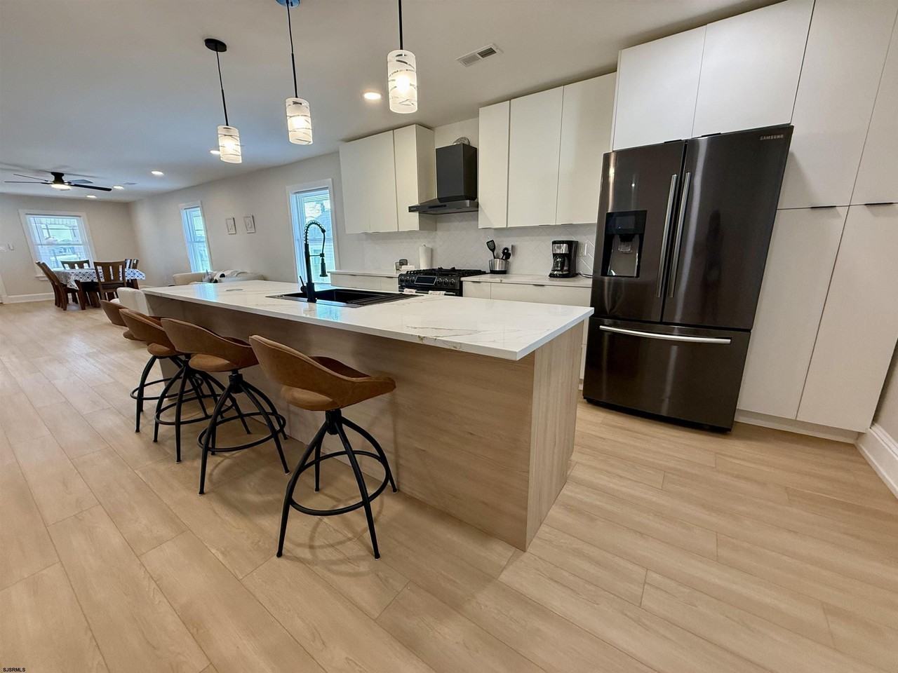 216 N Dorset Ave #2 - Photo 2 of 32