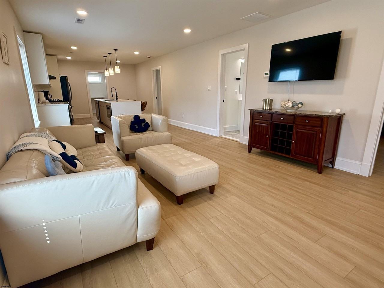 216 N Dorset Ave #2 - Photo 3 of 32