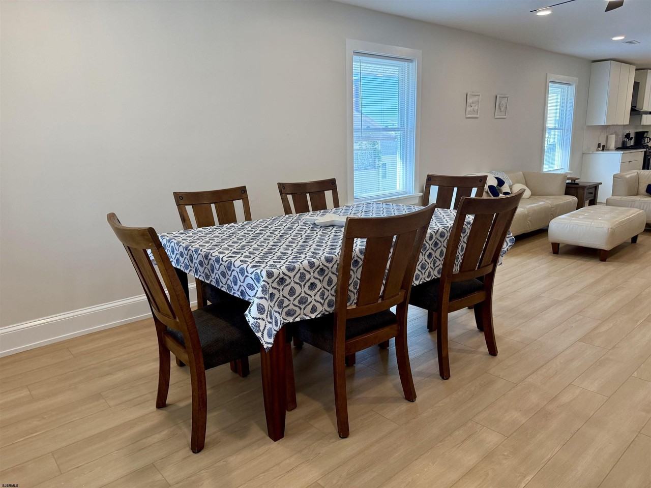 216 N Dorset Ave #2 - Photo 6 of 32