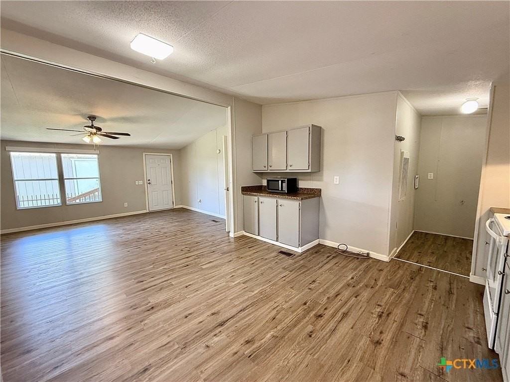 319 E Zipp Rd - Photo 3 of 21