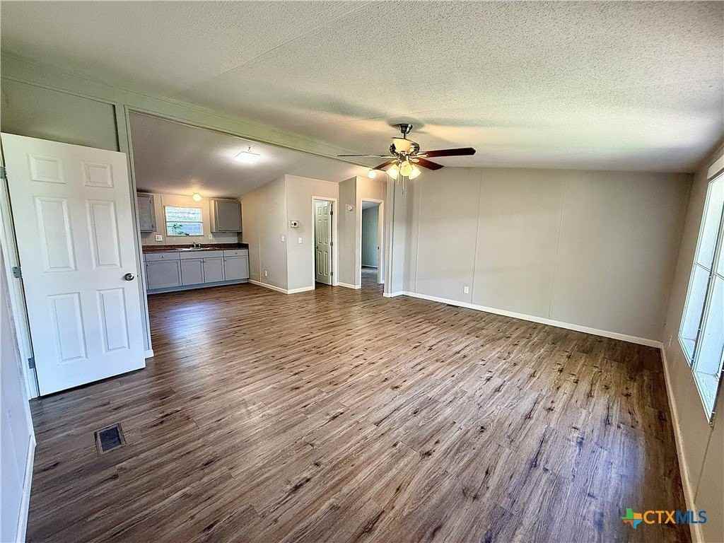 319 E Zipp Rd - Photo 4 of 21