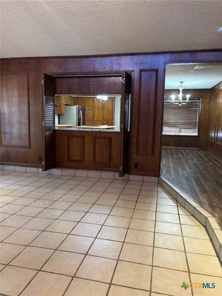 202 Sherwood Dr - Photo 4 of 19