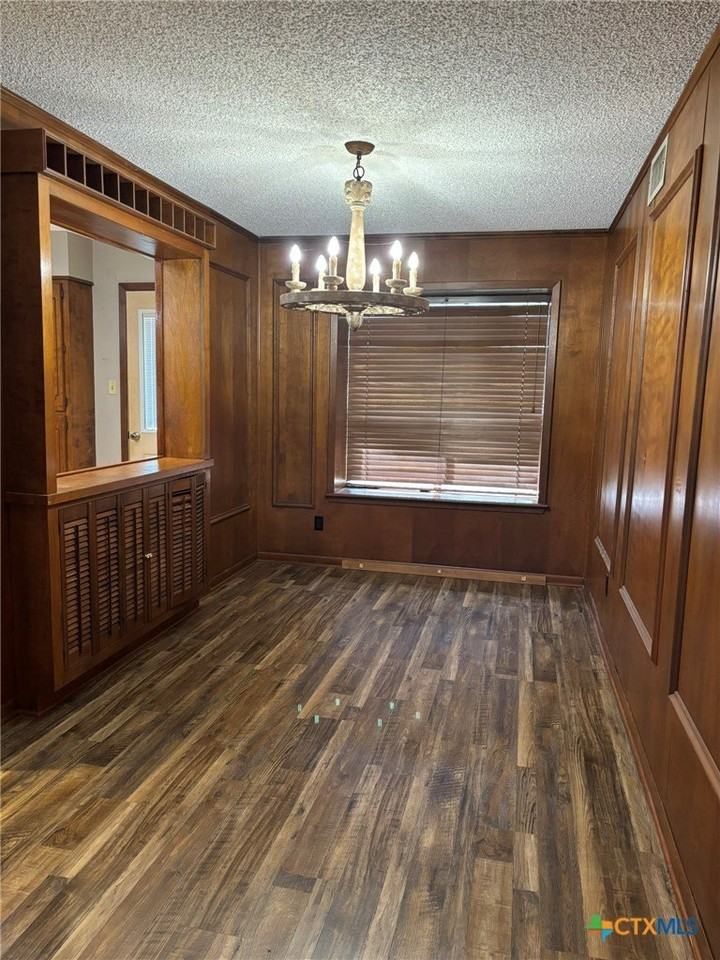 202 Sherwood Dr - Photo 5 of 19