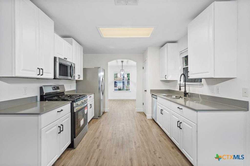 617 Barbara Way - Photo 2 of 19