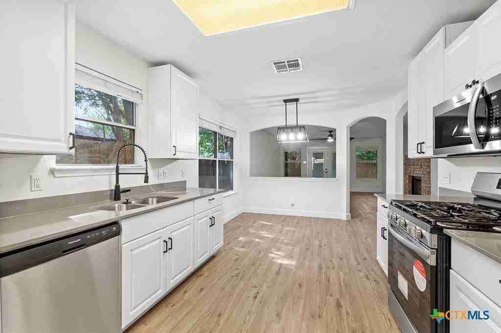 617 Barbara Way - Photo 3 of 19