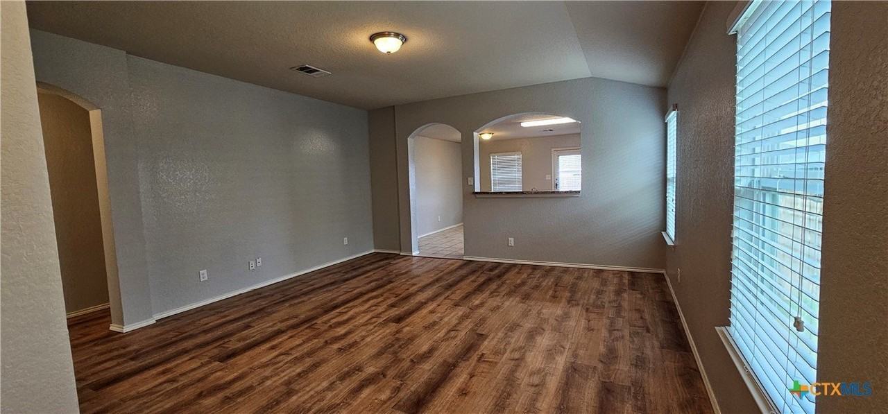 1024 Sandwell Ct - Photo 3 of 28