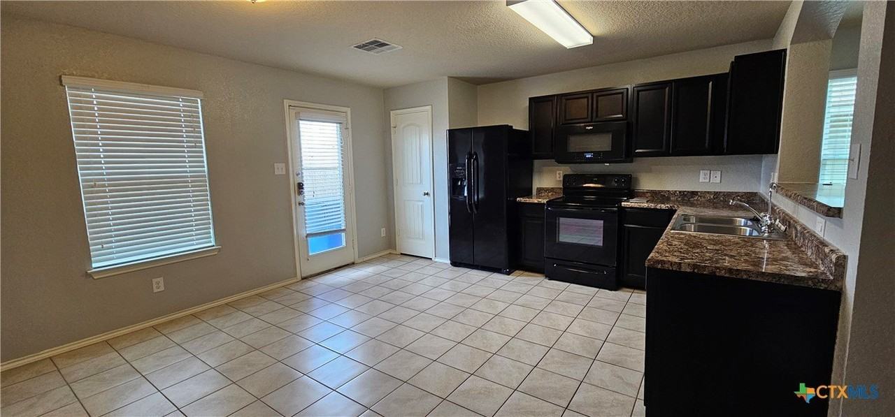 1024 Sandwell Ct - Photo 6 of 28