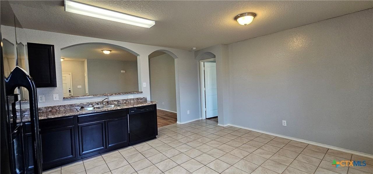 1024 Sandwell Ct - Photo 7 of 28