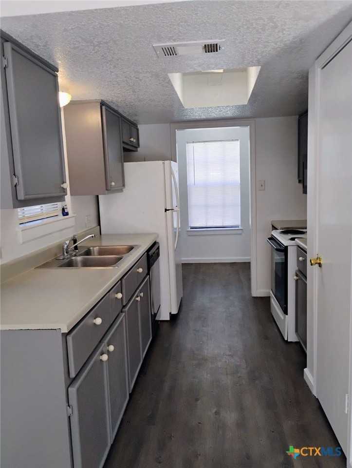 209 Orchard St - Photo 6 of 25
