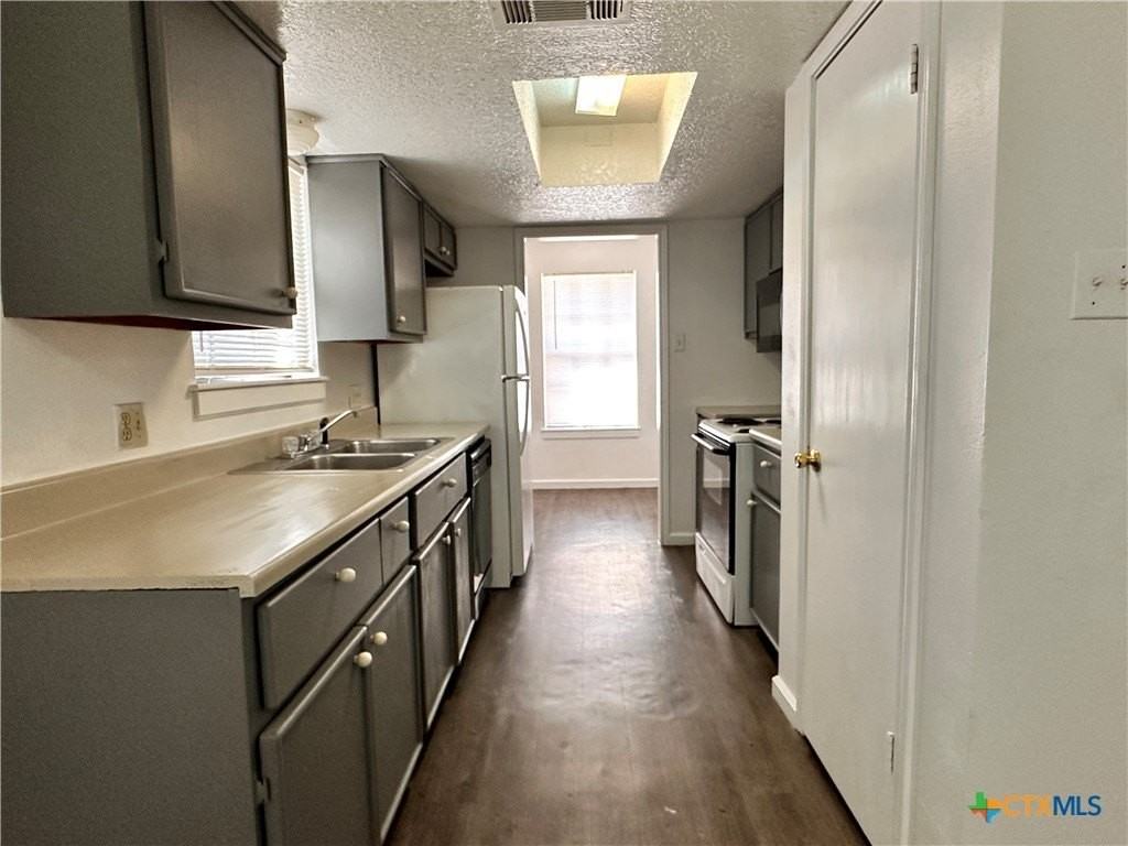 209 Orchard St - Photo 5 of 24