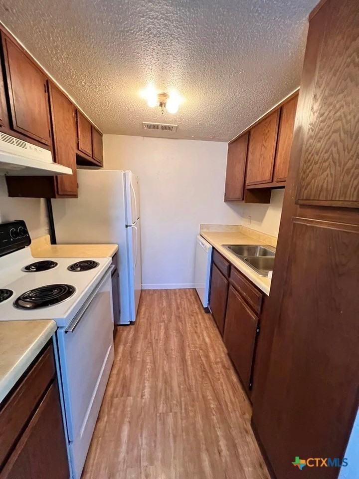 450 Burleson St #A - Photo 3 of 5