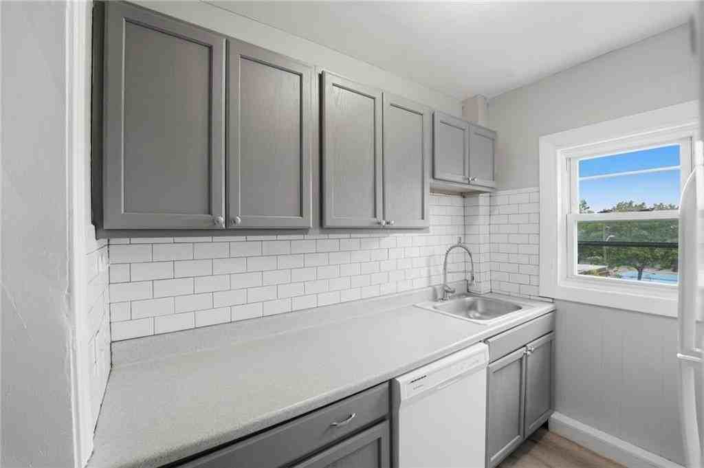 23 Penn St #3R - Photo 6 of 10