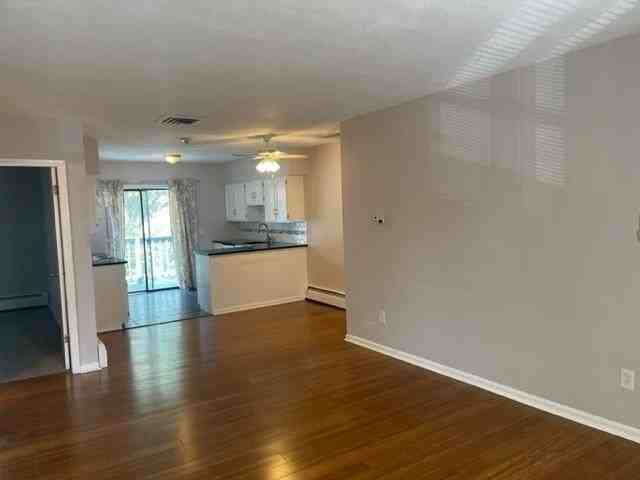 9 Shoreham Ct #4 - Photo 2 of 13