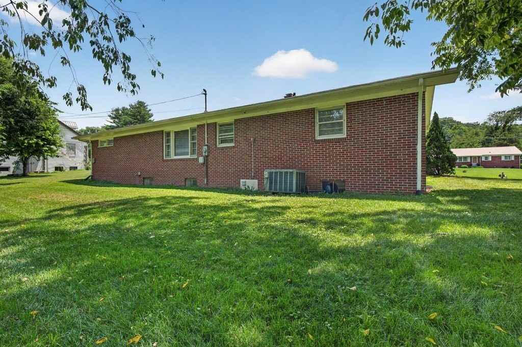 25355 Lee Hwy - Photo 3 of 22