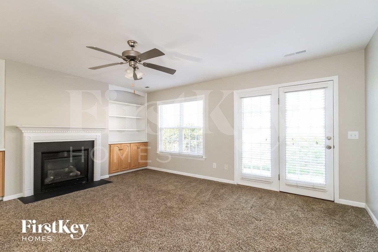 2487 Somerset Place Dr - Photo 3 of 15