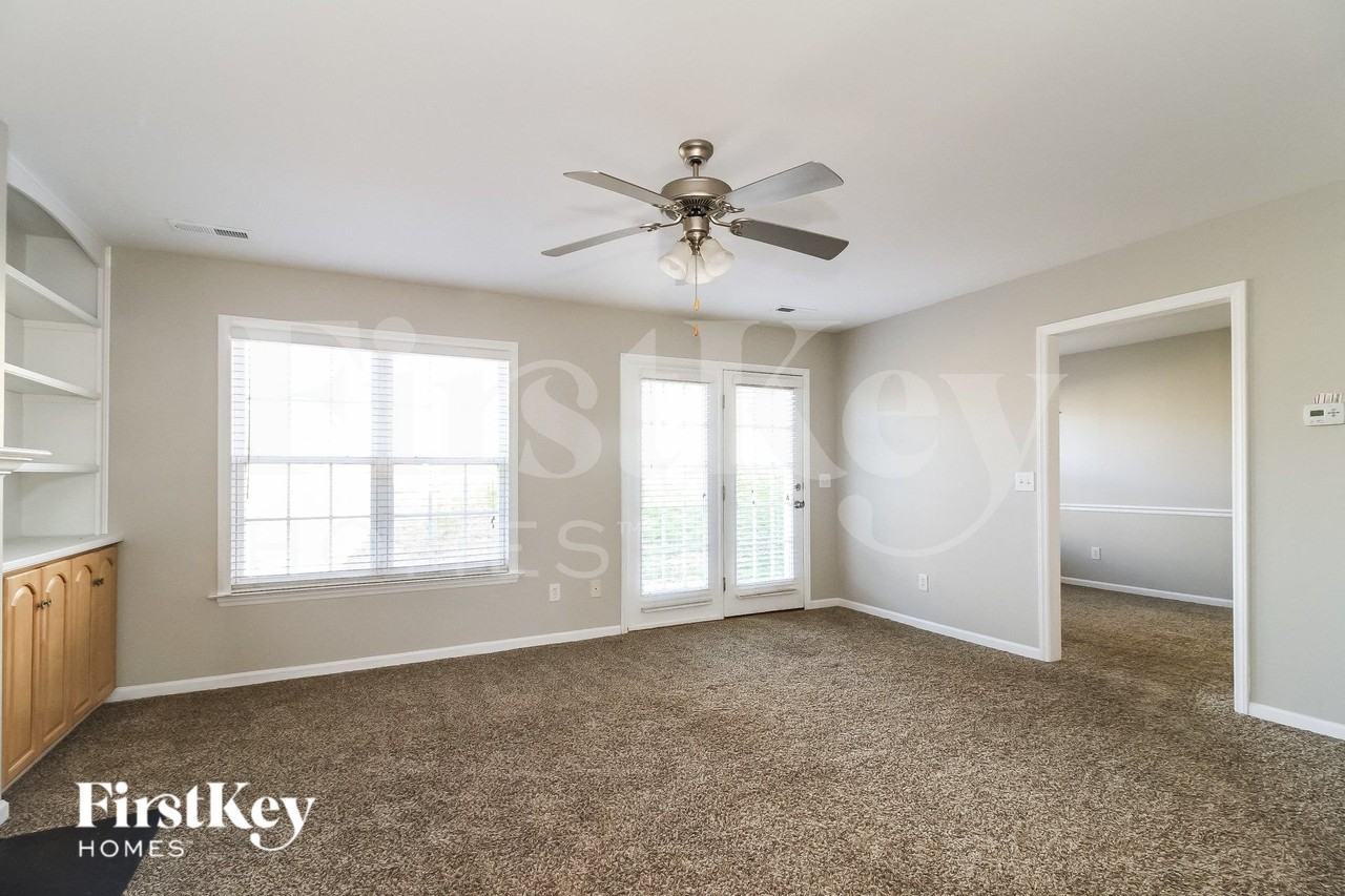 2487 Somerset Place Dr - Photo 4 of 15