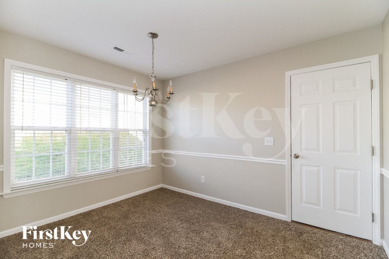 2487 Somerset Place Dr - Photo 5 of 15