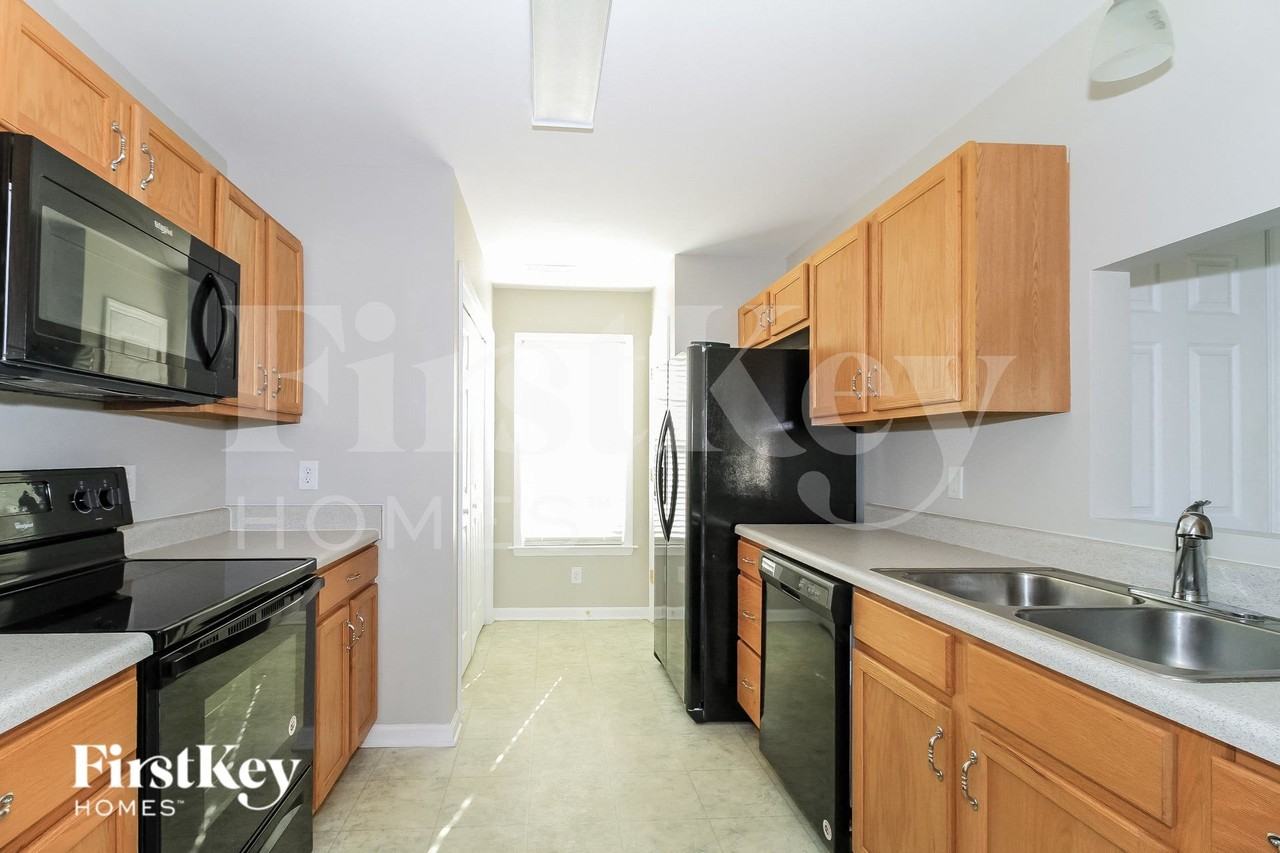 2487 Somerset Place Dr - Photo 6 of 15