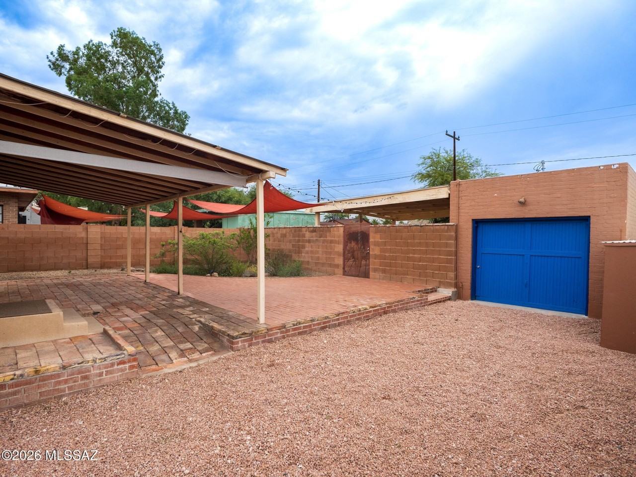 1404 E Silver St - Photo 3 of 22