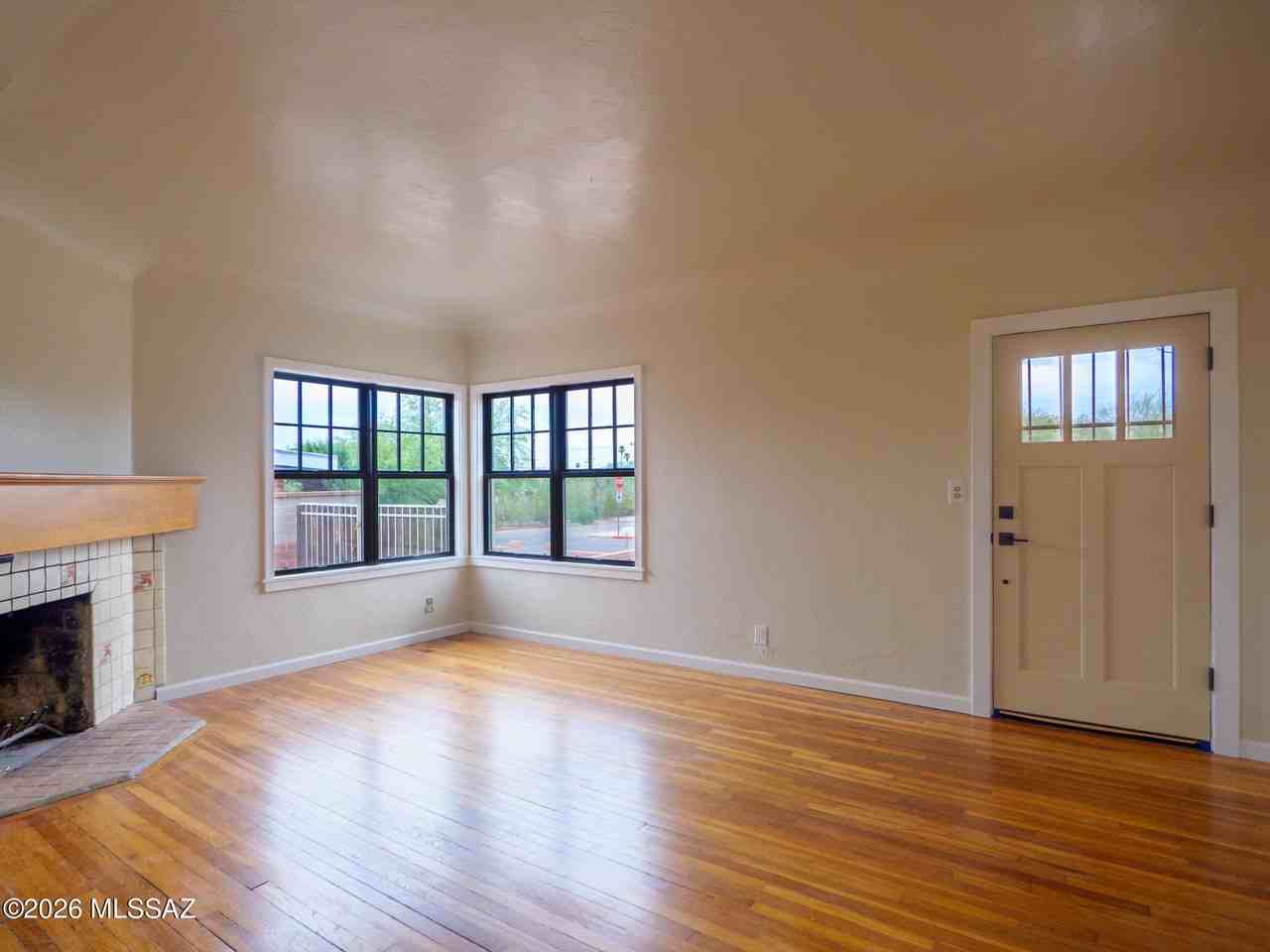 1404 E Silver St - Photo 4 of 22
