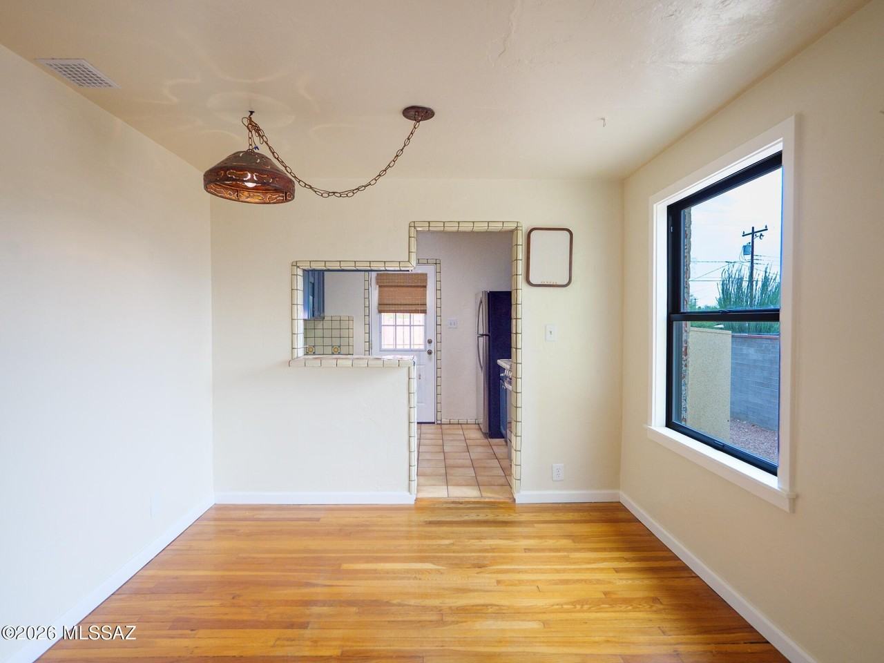 1404 E Silver St - Photo 5 of 22