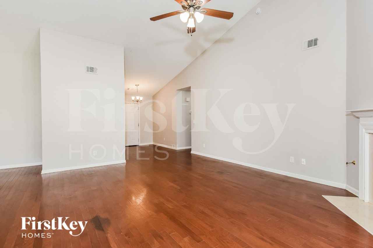 231 Grandview Ln - Photo 3 of 16