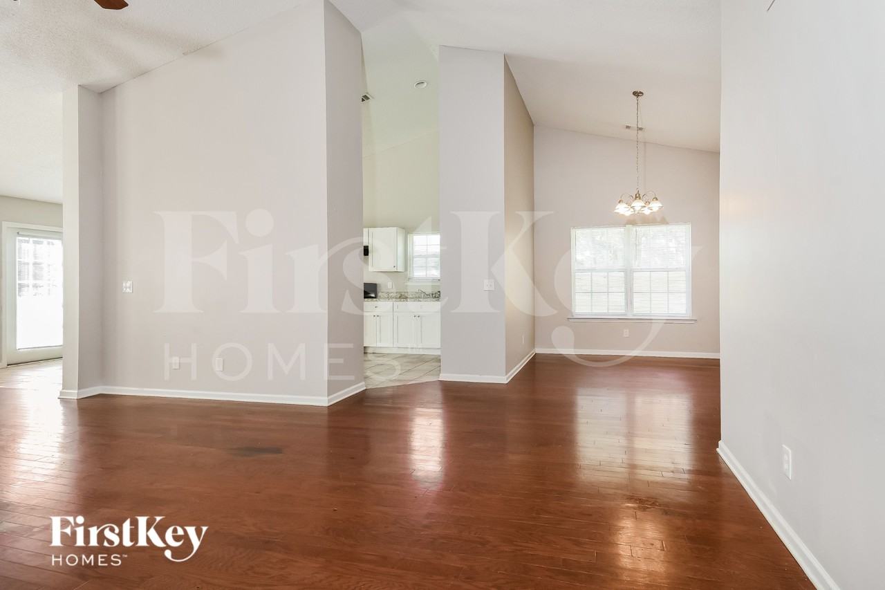 231 Grandview Ln - Photo 4 of 16
