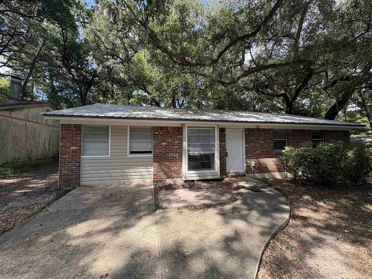 2922 Oakwood Dr - Photo 3 of 34
