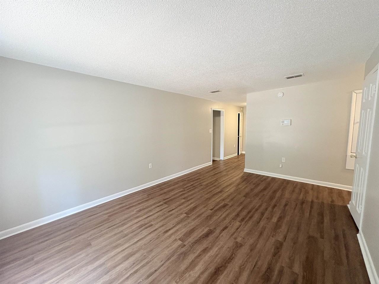 2922 Oakwood Dr - Photo 4 of 34
