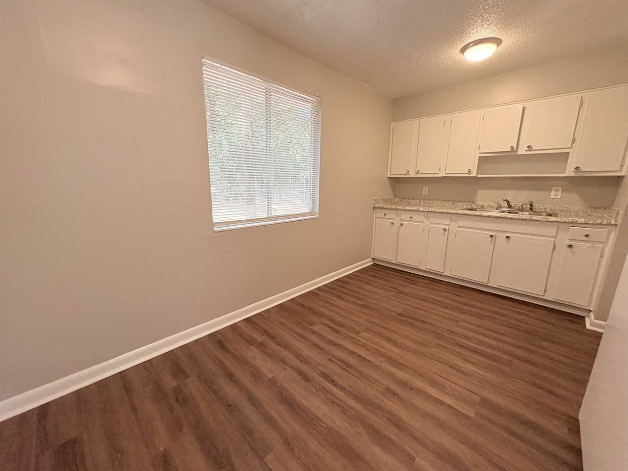 2922 Oakwood Dr - Photo 7 of 34