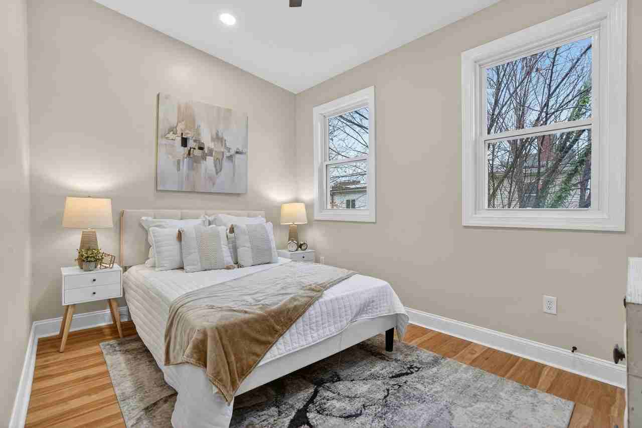 212 36th St Ne #3 - Photo 3 of 14