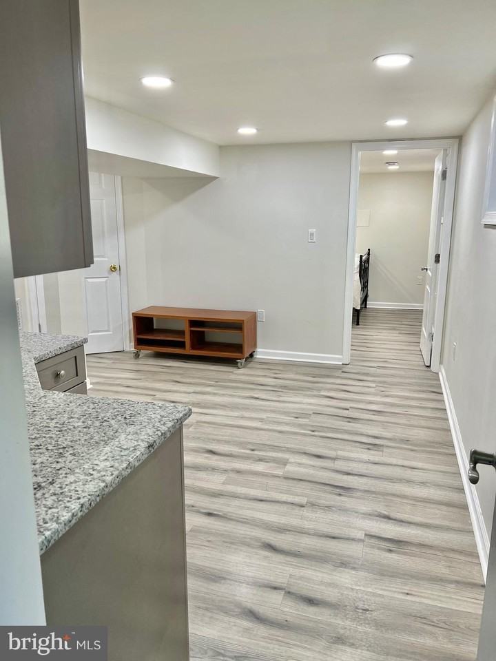 1114 45th St Ne - Photo 5 of 12