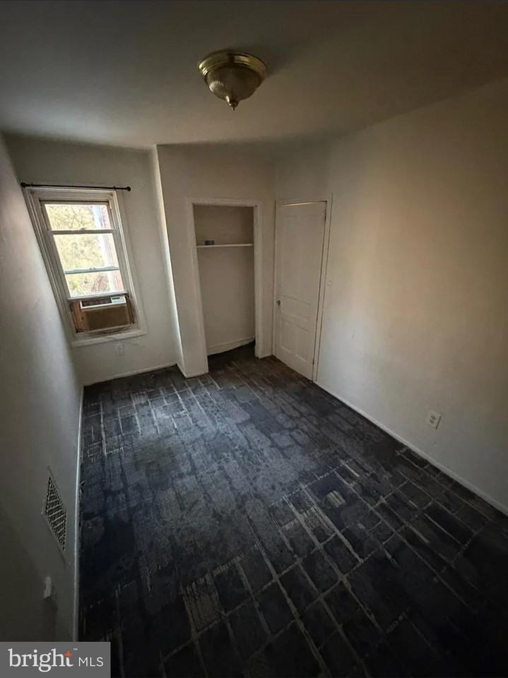 110 E 24th St - Photo 4 of 10