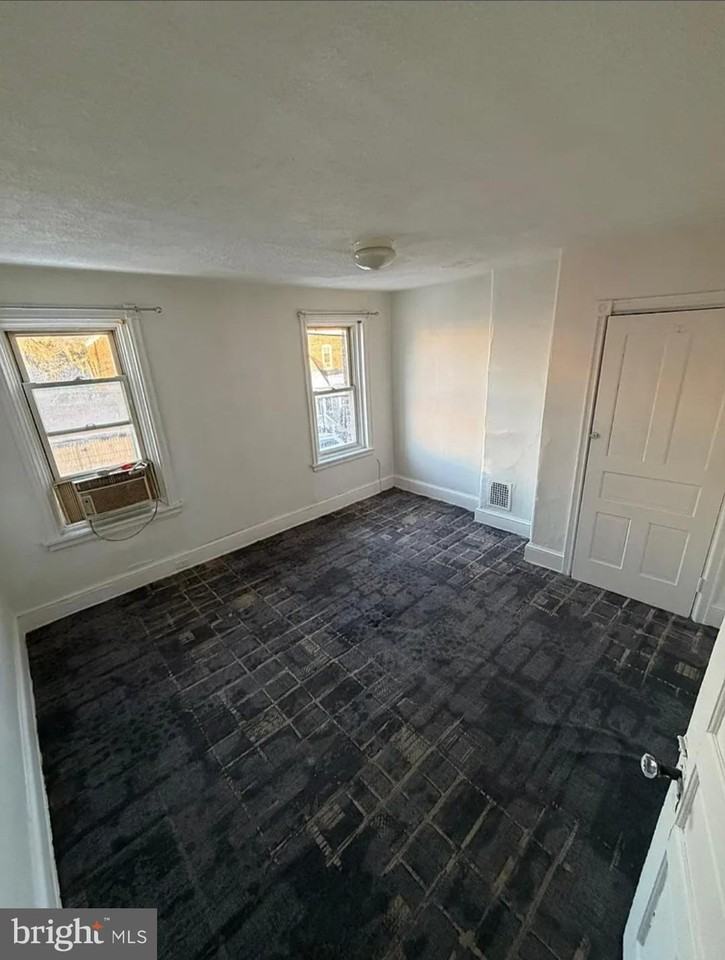110 E 24th St - Photo 5 of 10