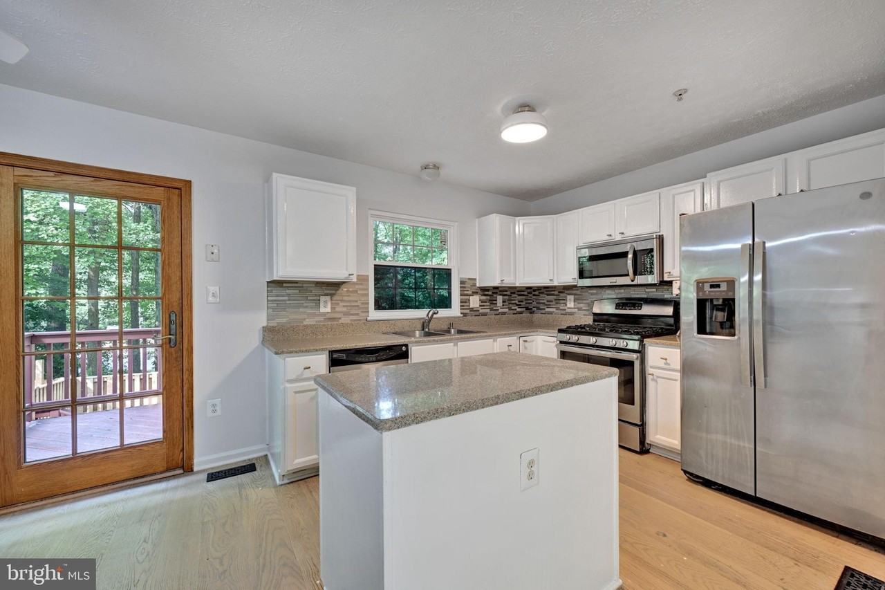 7836 Foxfarm Ln - Photo 2 of 19