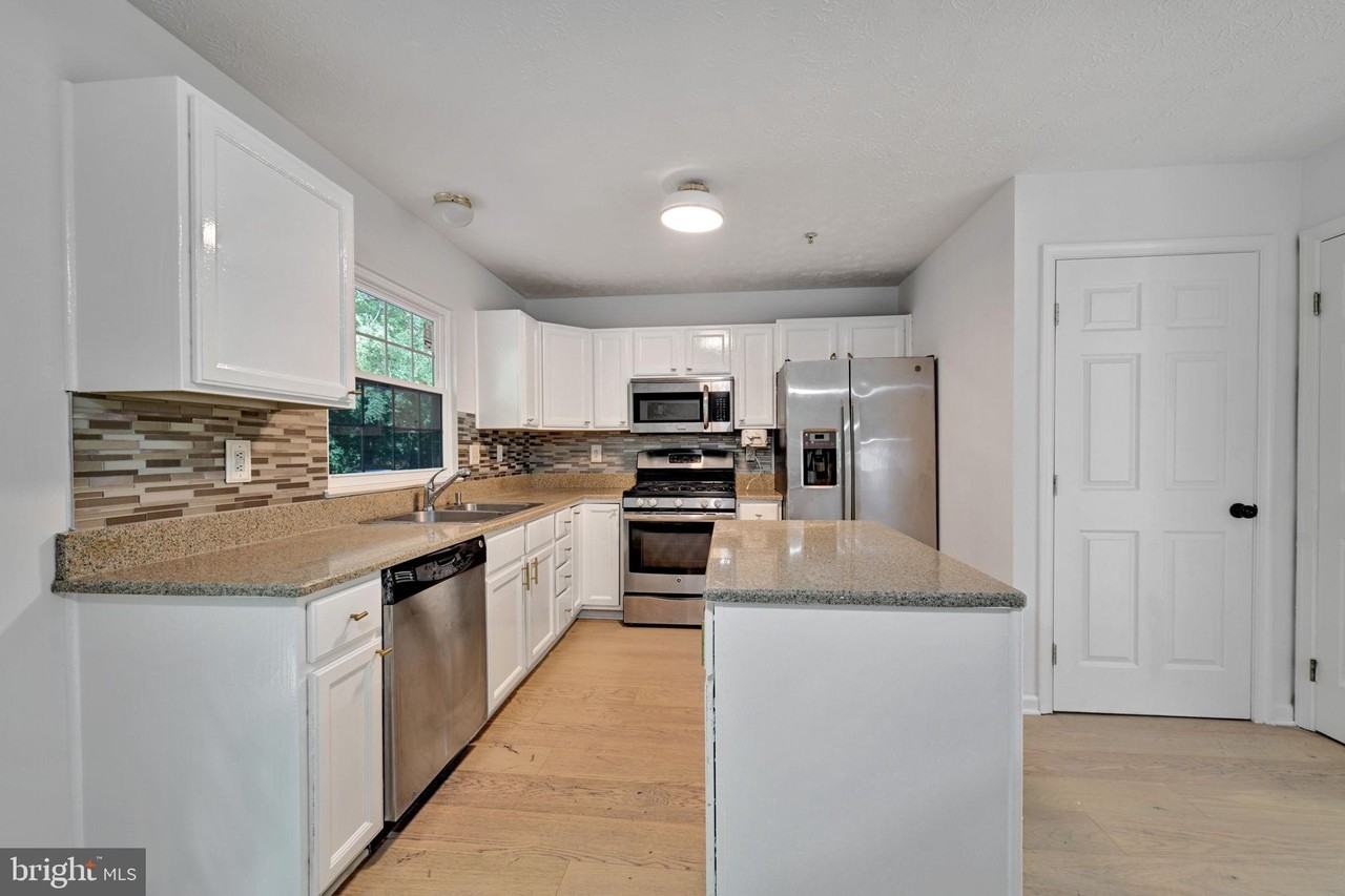 7836 Foxfarm Ln - Photo 3 of 19