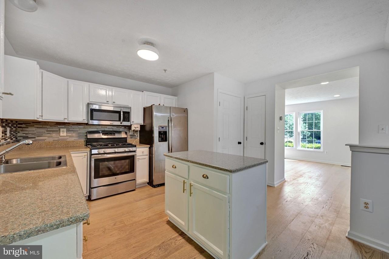 7836 Foxfarm Ln - Photo 4 of 19