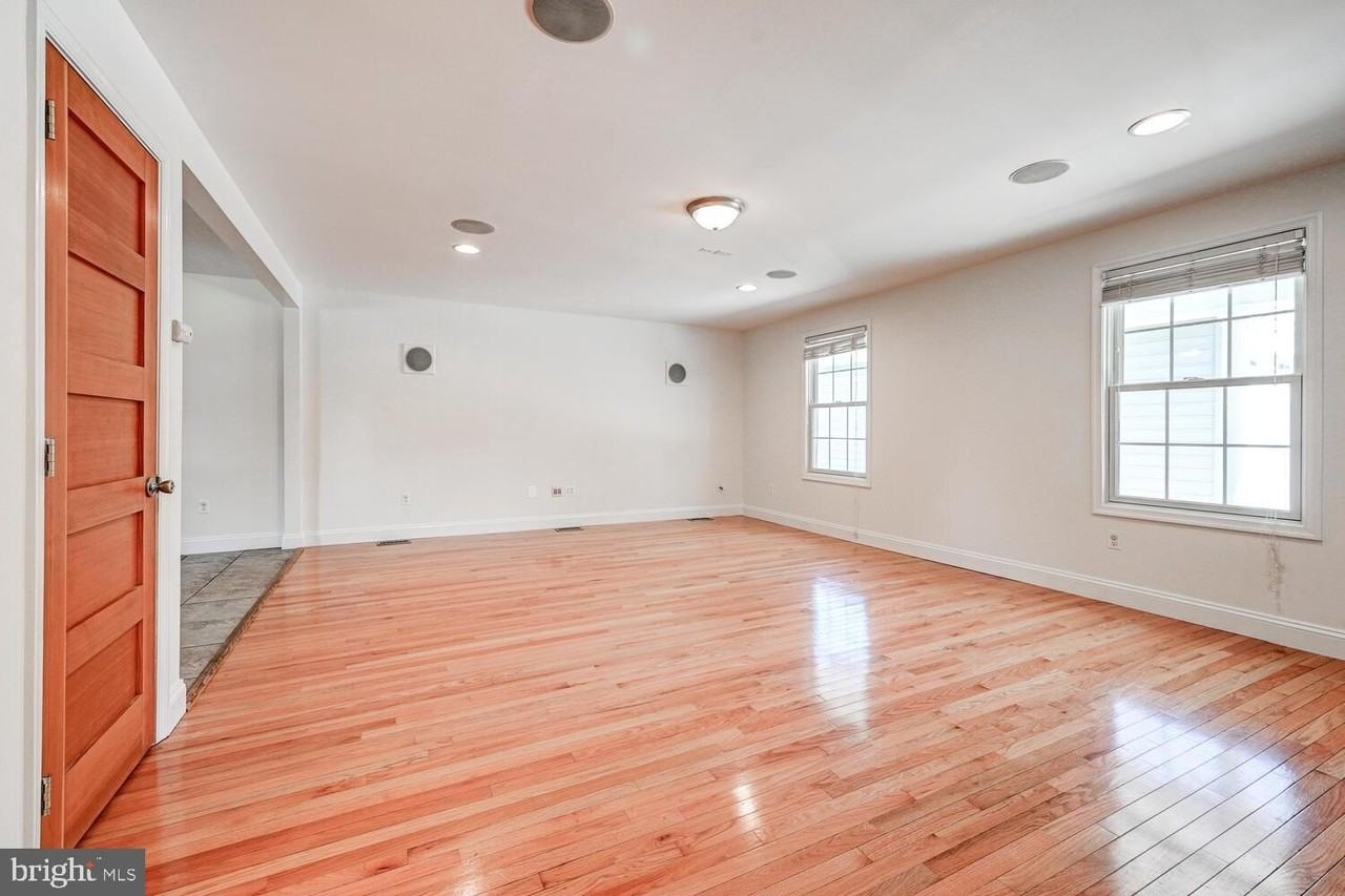 5404 Arcadia Ave - Photo 5 of 23