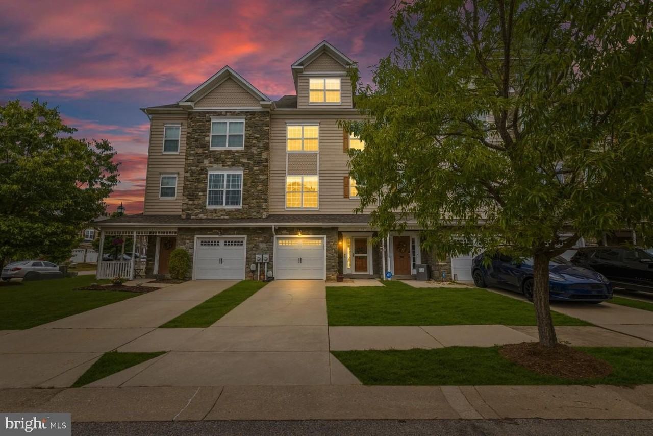 121 Polo Way - Photo 2 of 44