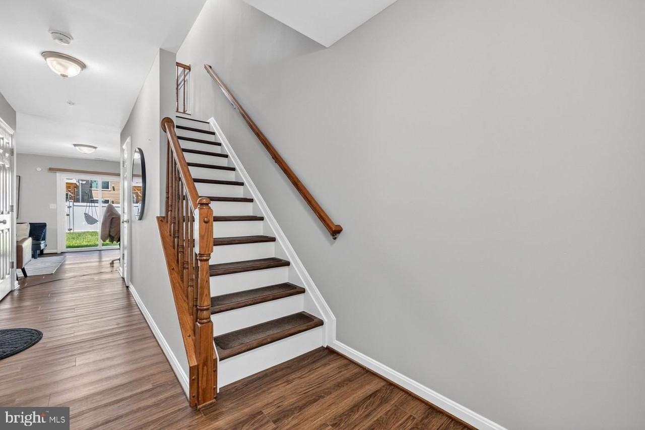 121 Polo Way - Photo 5 of 44
