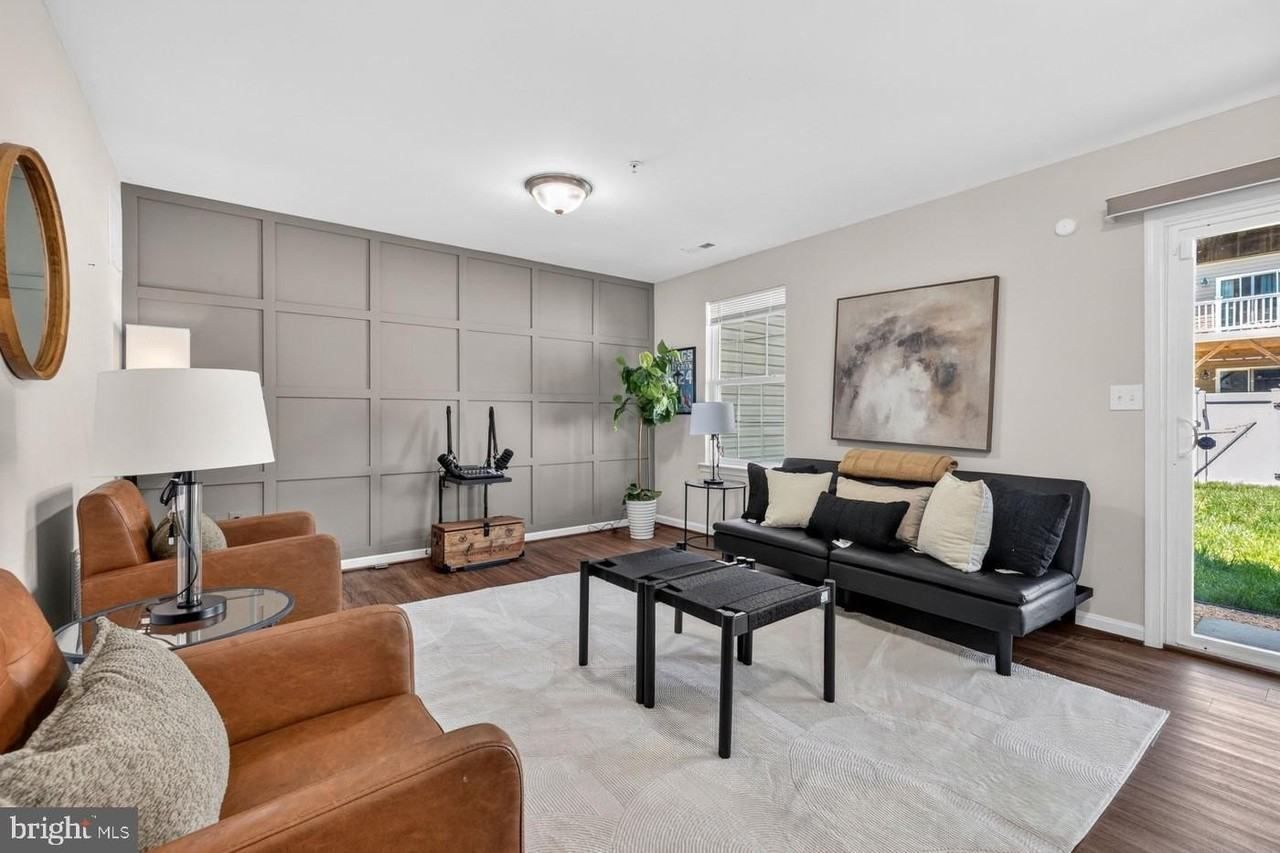 121 Polo Way - Photo 6 of 44